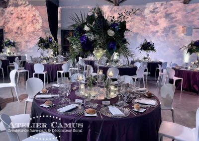 Mariage exceptionnel, décoration table mariage, composition florale blanc vert violet