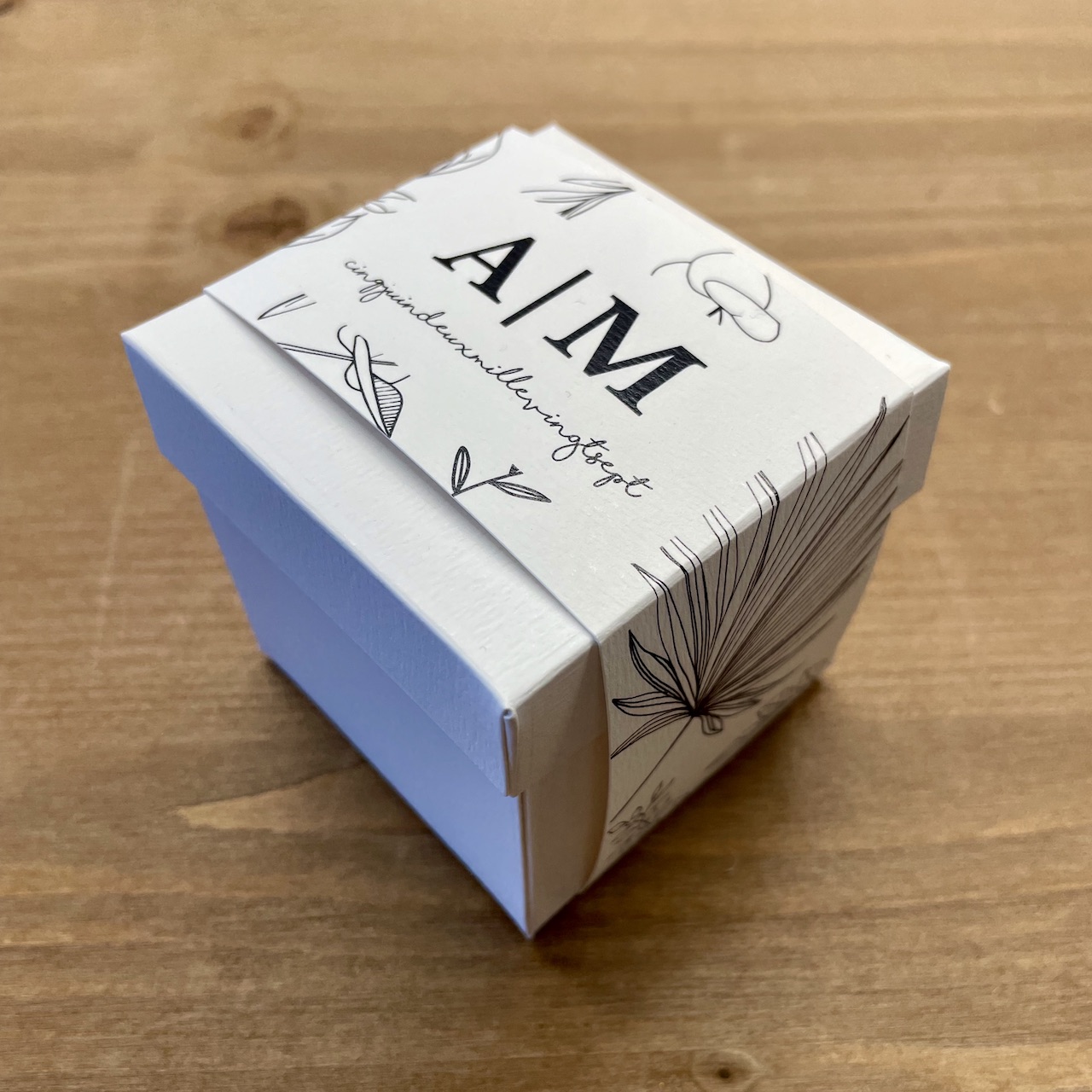 boite-dragees-mariage-forme-cube boite cube cadeau invité mariage graphique