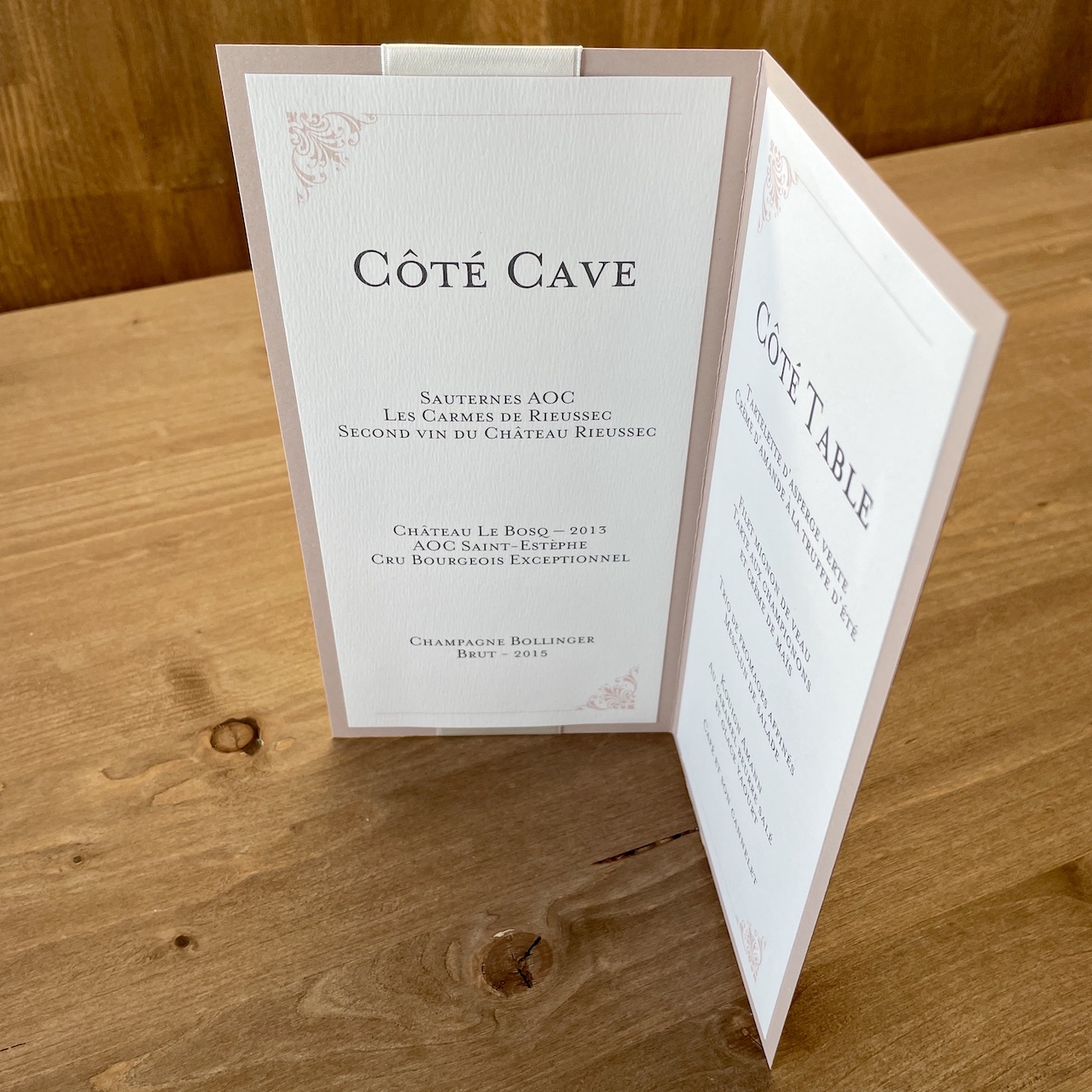 Carte de menu de table pour mariage haut de gamme