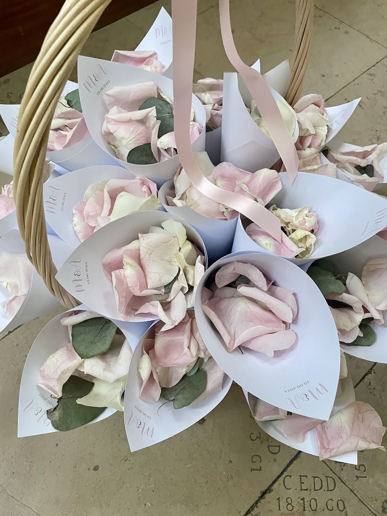 cônes pétales mariage