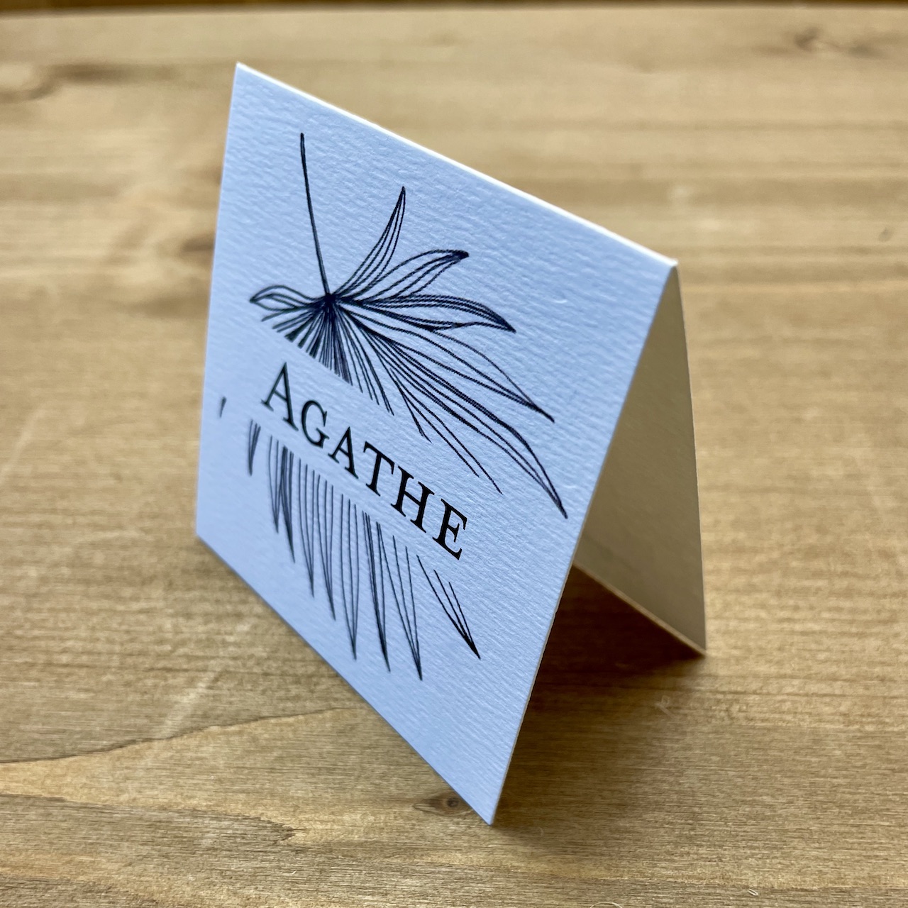 marque-place-mariage-feuille-palmier-noir-et-blanc marque-place mariage