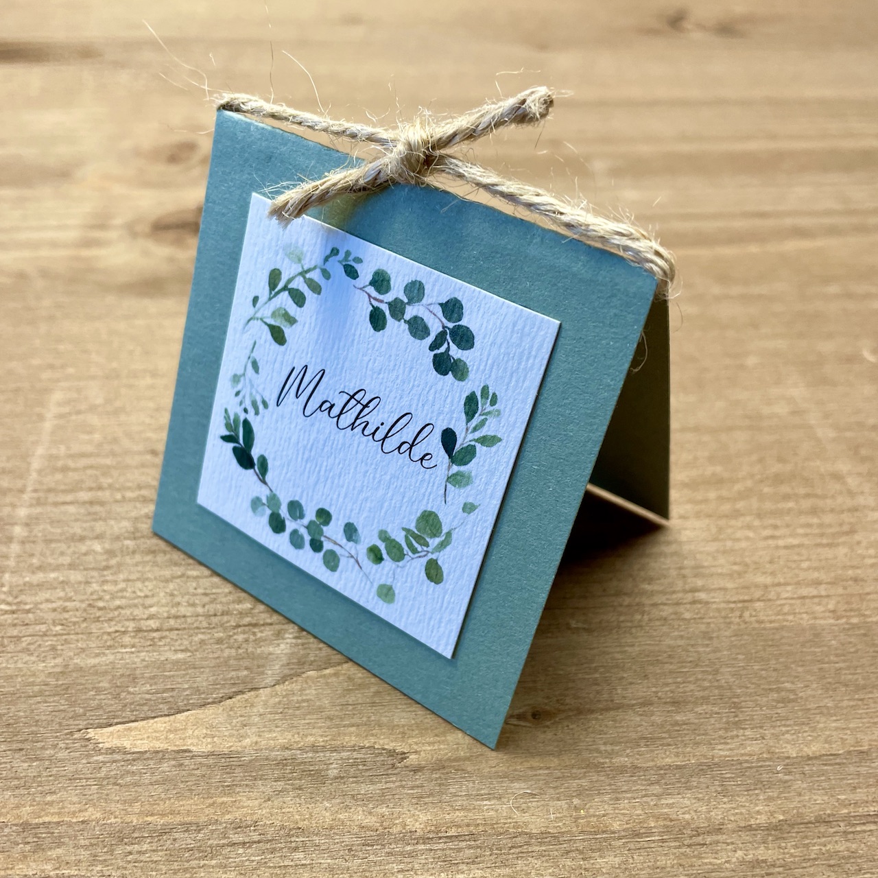 marque-place-mariage-ficelle marque-place mariage chevalet vert sauge