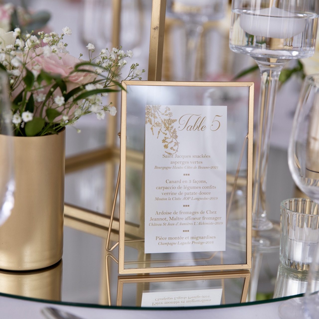 Menu cadre verre et or