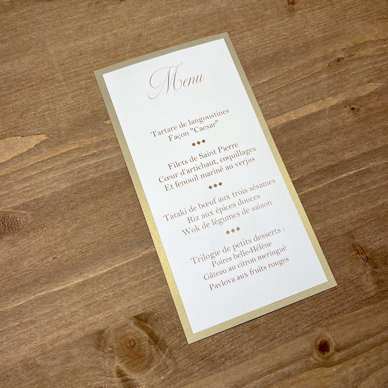 menu-mariage-chic-moderne carte de menu mariage à poser