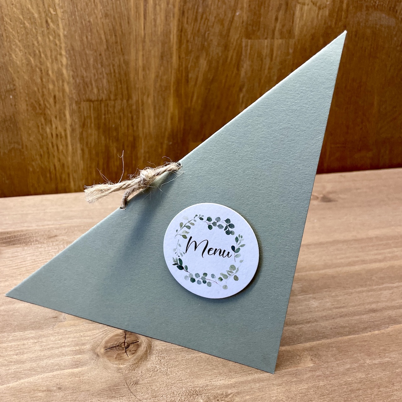 menu-triangle-mariage carte de menu mariage triangle vert sauge