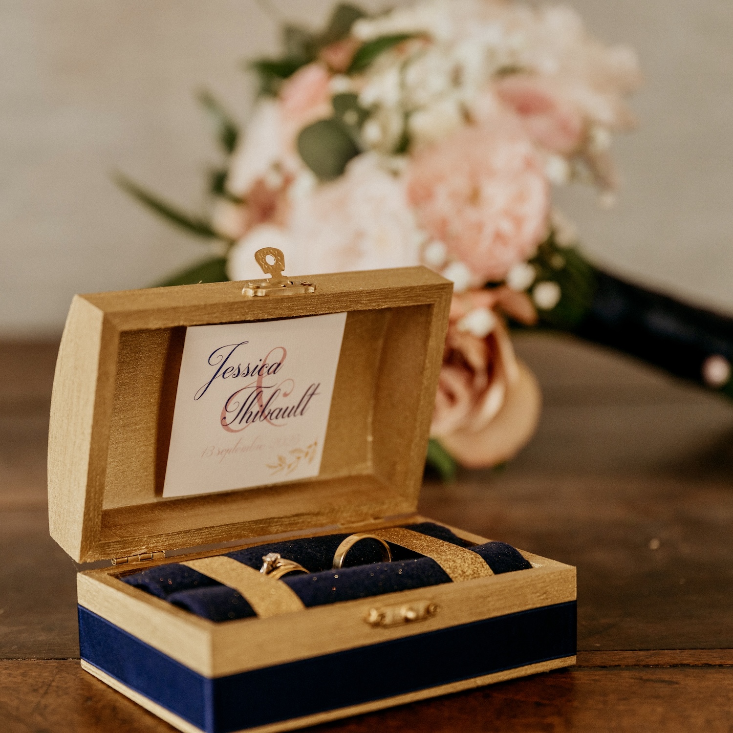 boite-alliances-or-et-bleue boite alliances en bois décorée à la main