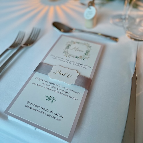 Carte de menu mariage avec cachet de cire