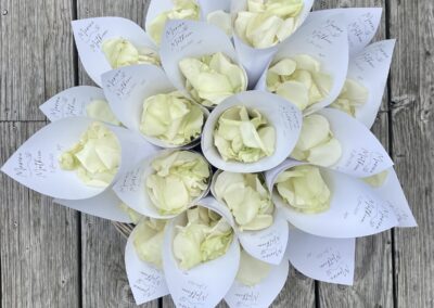 Pétales de roses mariage